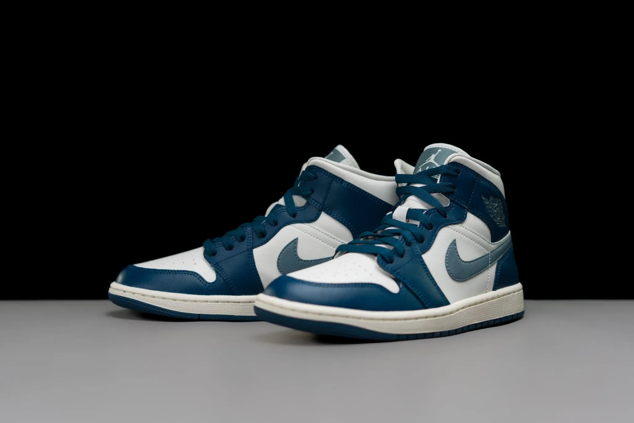 Air Jordan 1 Mid WMNS 'Sky French Blue'