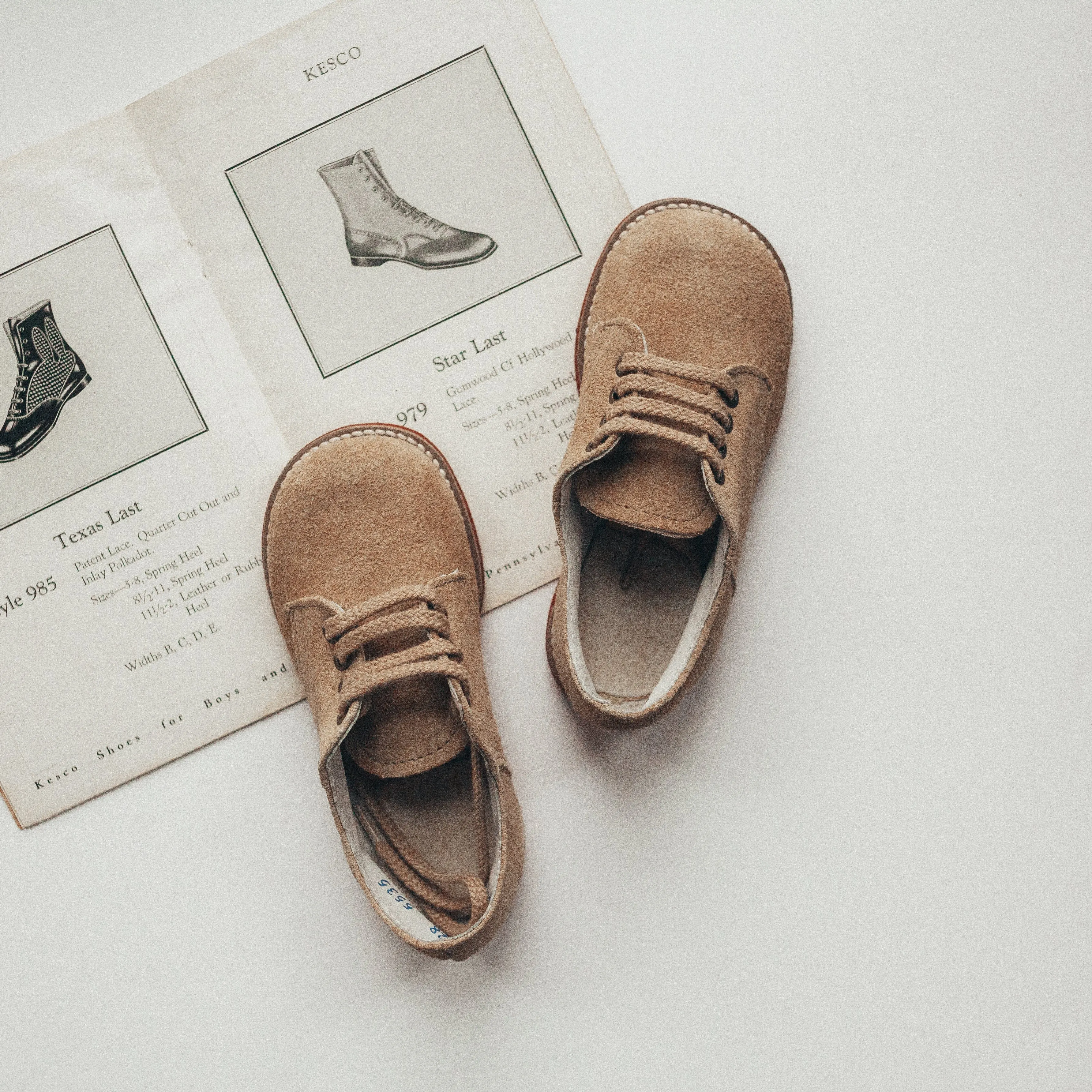 Albert Saddle | Tan Suede