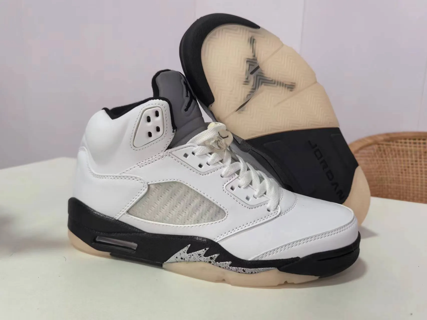 JORDAN 5 RETRO WHITE/BLACK