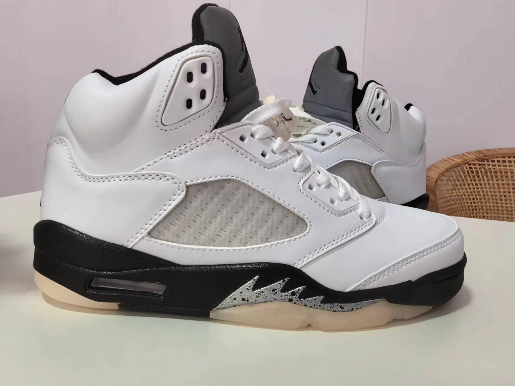 JORDAN 5 RETRO WHITE/BLACK