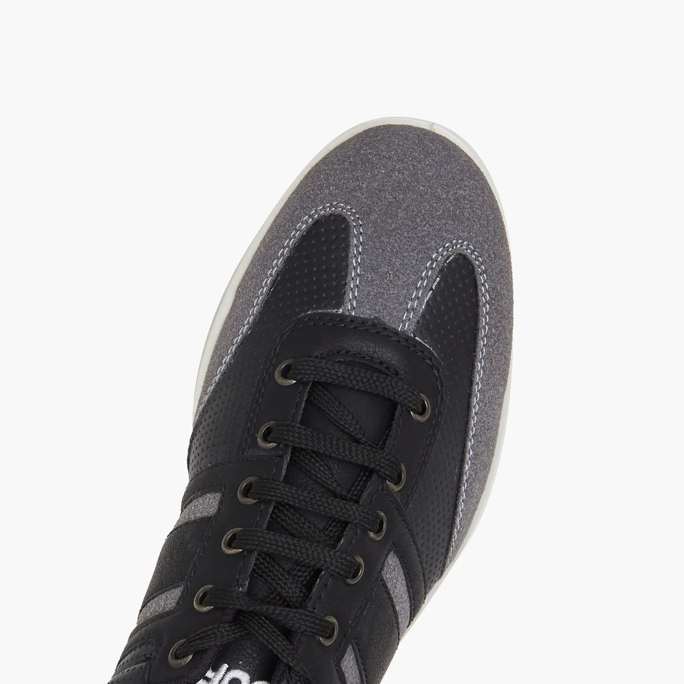 Men's Athletic Closed Shoe